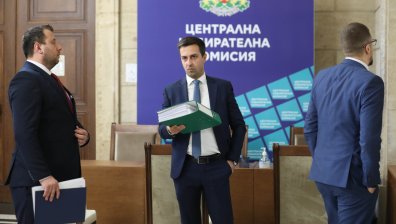 Пет партии и коалиции се регистрираха в ЦИК за изборите