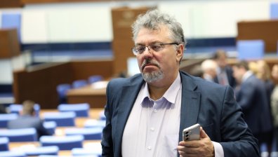 Депутати почти се сбиха при скандал в Народното събрание (+ВИДЕО)