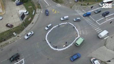Необичайна гледка в Стара Загора: Кръгово кръстовище от чували с пясък