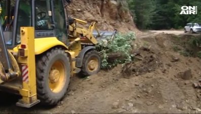 Сами срещу времето: Река отнесе пътя до с. Добролък