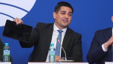 Повдигнаха обвинение на Радостин Василев: Трябва да арестуват Сарафов, а не да викат мен