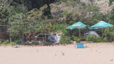 Свлачището в Албена не се активира за първи път, според местните причината е текла вода