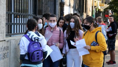 Безплатни летни лагери за ученици - над 30 000 деца ще участват в програмата