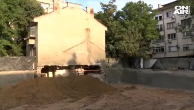 Стена на жилищна сграда рухна след изкопни работи в Бургас