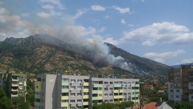 Пожарите край Сливен и Ямбол изпепелиха необитаеми постройки