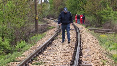 Трагичен инцидент: Мъж скочи фатално пред влак на Товарна гара Бургас