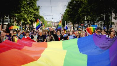 ЕП призова за санкции срещу страни, които не признаят еднополовите бракове