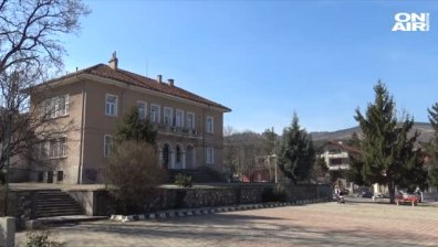 Данъчни спряха кукерски събор заради неиздадена касова бележка за 1,5 лв.!