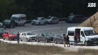 Опашки по границата с Турция заради срив в системата