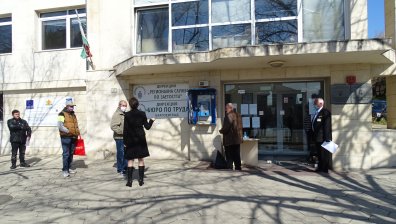 Фирмите: 78% пускат в платен отпуск, 24% - в неплатен, 12% съкращават