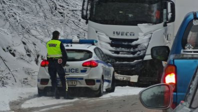 Аварирал ТИР и верижна катастрофа на прохода "Петрохан"