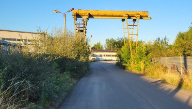 Корозирал кран, счупена лампа, опасно скеле - опасности дебнат отвсякъде