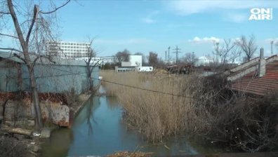 30 години по-късно: Мащабно почистват бургаското езеро "Вая"