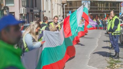 След обещание за 9 млн. лв. за заплати строителни работници прекратиха протеста
