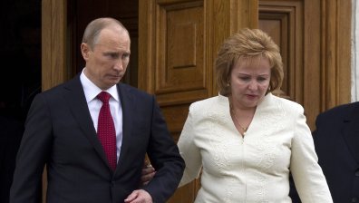 Великобритания санкционира бившата жена на Путин и негови роднини