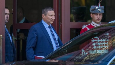 Румен Радев събра службите, главния прокурор и министри за организацията на изборите