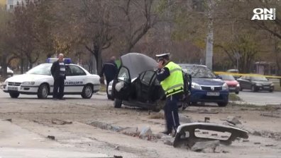 Тежка катастрофа в Пловдив: Кола беше разцепена на две