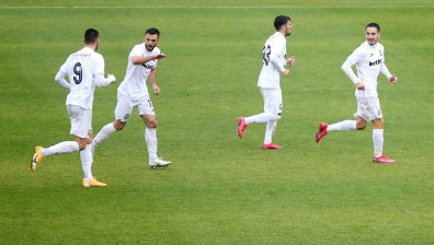 Ковид-19 удари и "Славия", 9 са заразени