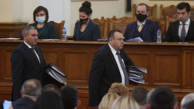 Извънредно заседание на парламента, деветима министри отговарят на въпроси