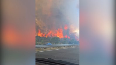 Продължава битката с пожара край 73-ия км на магистрала "Тракия" (+ВИДЕО)
