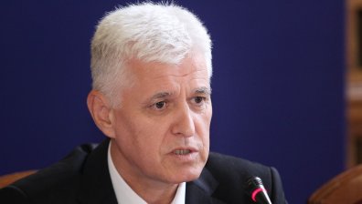 Министър Стоянов: България не подготвя допълнителна военна помощ за Украйна