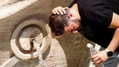 Изпепеляващите жеги принудиха Италия да удължи работното време на емблематични забележителности