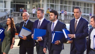 ГЕРБ се регистрираха първи за изборите през октомври