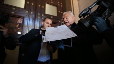 Сашо Диков донесе акциите на "Левски" в Министерския съвет