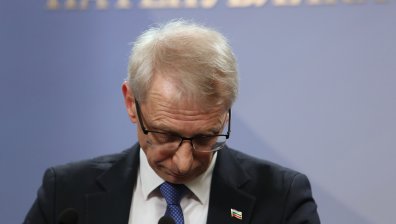 Властта с предложение към земеделците, Денков отлага пътуването си до САЩ