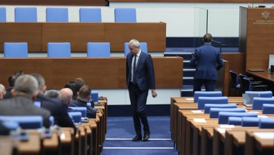 Буря в парламента заради евродоклада за РСМ, поискаха оставката на правителството