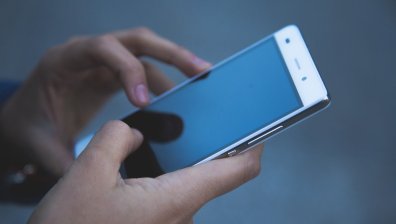 КЗП се договори с мобилните оператори за неустойките по договорите на клиентите