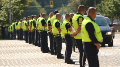 Намаляват броя на полицаите на протестите заради коронавируса
