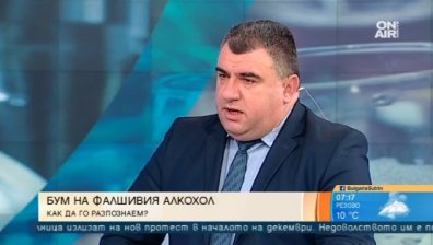 Крият домашен алкохол в кочини! А бутилката измита, лъскава...