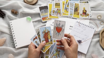 Таро картата за 19 април вещае важни решения в любовта