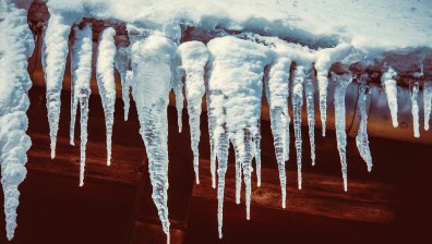 Ледена висулка прати в болница директор от руското МВР