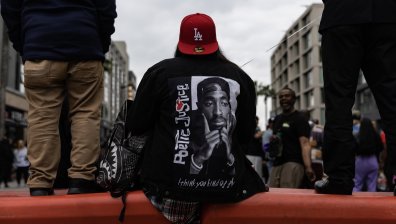 Продават колата, в която е застрелян Тупак. Стартовата ѝ цена е $1,75 млн.