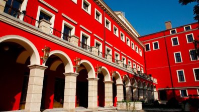 Задържаха с наркотици служители на Драматичния театър Пловдив