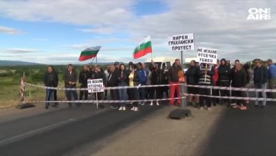 Протестиращи блокираха участък от АМ "Марица" заради спрян ремонт