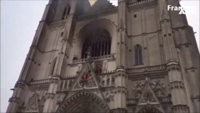 Потушиха огнената стихия в катедралата в Нант, има сериозни щети