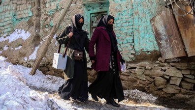 Из Пакистан тръгват розови автобуси, ще возят само жени заради зачестилия тормоз