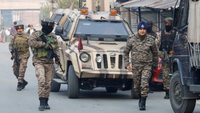 Девет души загинаха при взрив на експлозиви в полицейски участък в Кашмир