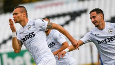 "Славия" отнесе "Крумовград" пред очите на Загорчич, "белите" отлепиха от дъното