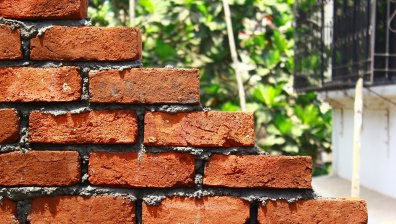 Недостиг на тухли и арматурно желязо за строителството, налага се внос