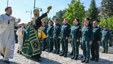 Патриарх Даниил благослови служителите на МВР на професионалния им празник (СНИМКИ)