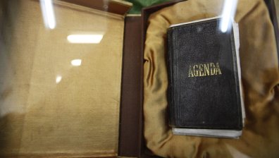 Националната библиотека излага оригиналното тефтерче на Васил Левски