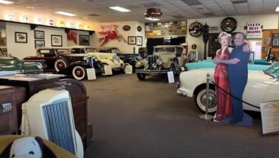 Най-голямата ретро колекция с кабриолети в света (+ВИДЕО)