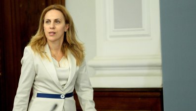 Николова благодари на Германия, че е свалила предупреждението за Варна
