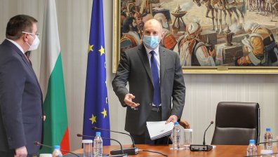 Трифонов, Манолова... Радев започва срещи с извънпарламентарните партии