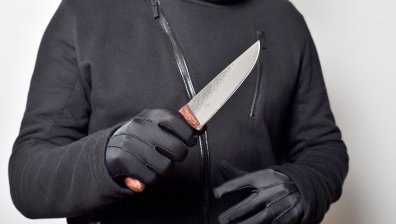 Младеж заплаши с нож 12-годишно момче за 80 стотинки