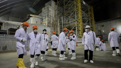 Чернобилската и Запорожката атомни централи се управляват от украински персонал